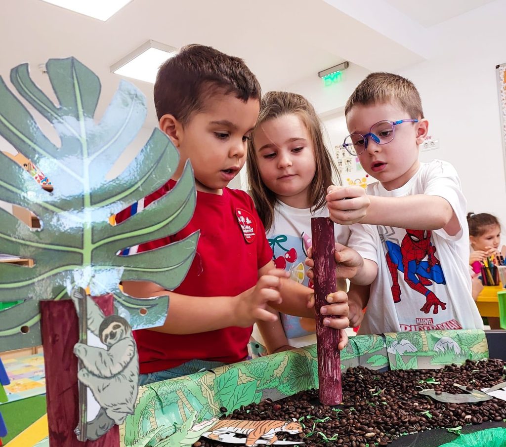 Cum imbina gradinita Pick Me Kindergarten educatia cu micile sarcini pe care le au copii acasa