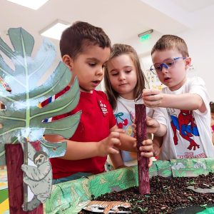 Cum imbina gradinita Pick Me Kindergarten educatia cu micile sarcini pe care le au copii acasa
