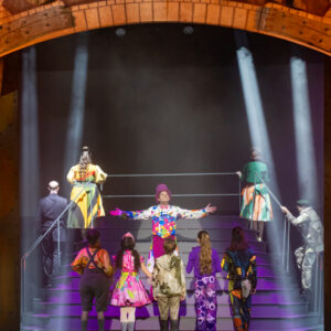 Elevi de la Școala Gimnazială "Pick Me Academy" învățând despre valori și caracter prin intermediul poveștilor clasice.